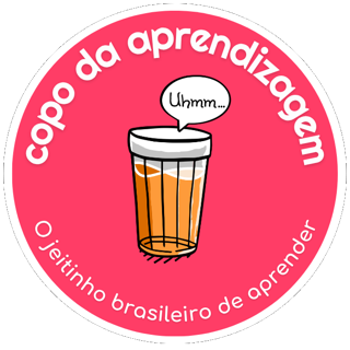 Selo do Copo da Aprendizagem: um copo americano de cerveja com um balãozinho escrito Uhmm, e ao redor os dizeres copo da aprendizagem, o jeitinho brasileiro de aprender.